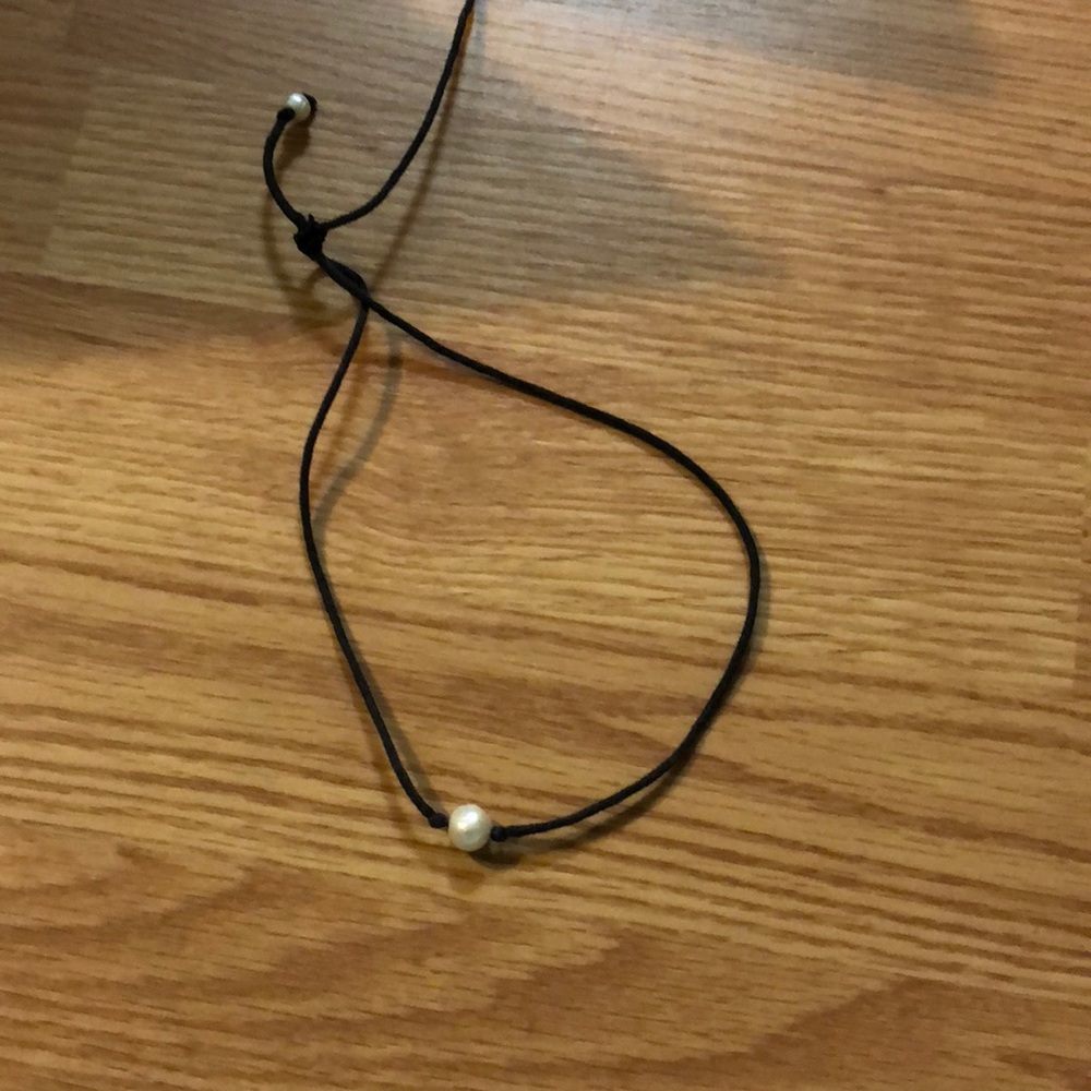 Pearl chocker